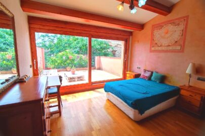HABITACION CON BAÑO Y TERRAZA BUHARDILLA 3º PISO