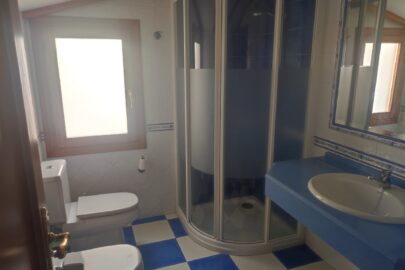 BAÑO DE LA BUHARDILLA 3º PISO