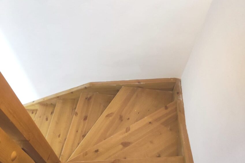 ESCALERA DE MADERA