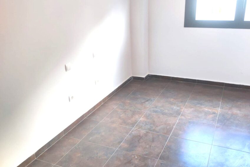 HABITACION LADO DERECHO CON SALIDA BALCON