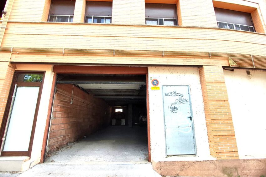 ENTRADA PUERTA GARAJE Y PEATONAL