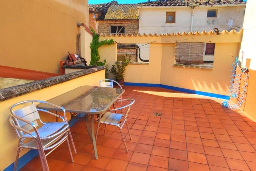 TERRAZA CON BARBACOA PISO